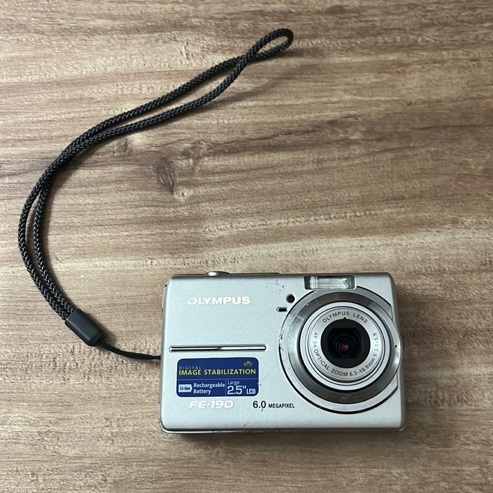 Olympus FE-190 digital camera